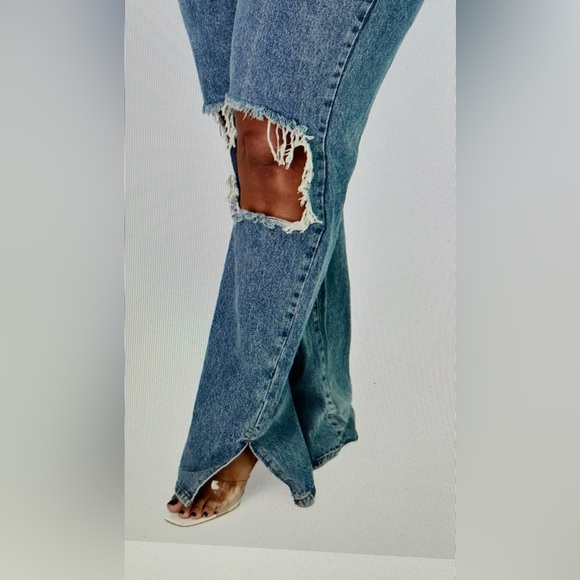 PrettyLittleThing NWT ripped knee jeans  26 - Picture 3 of 10